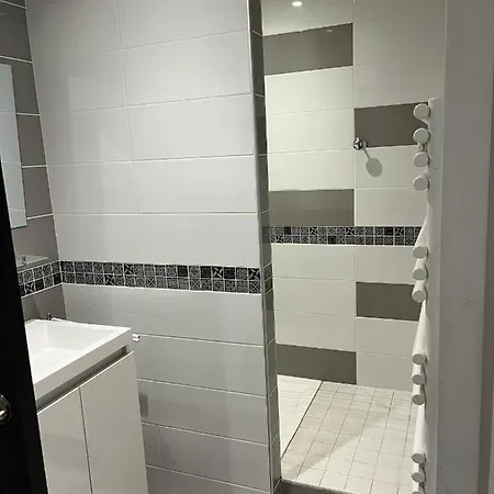 Loubat Christophe 335 Bd De Gandalou 12100 מילאו