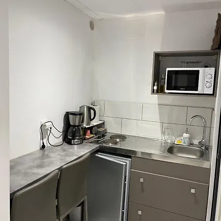 Loubat Christophe 335 Bd De Gandalou 12100 Guest house Millau