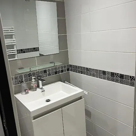 Loubat Christophe 335 Bd De Gandalou 12100 3*